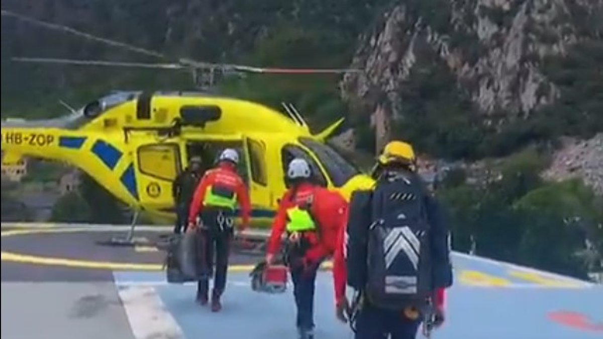 Sortida eh helicòpter dels bombers per rescatar un ciclista ferit a Pal