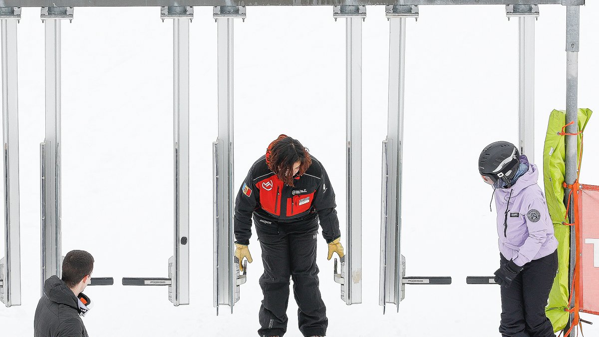 Una treballadora de pistes

Foto: Fernando Galindo 
probablement temporers