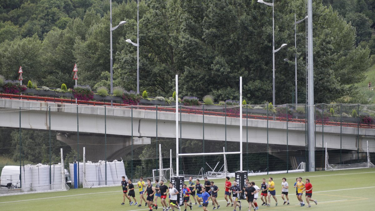 Els jugadors del VPC Andorra en un entrenament de la temporada passada a Prada de Moles.