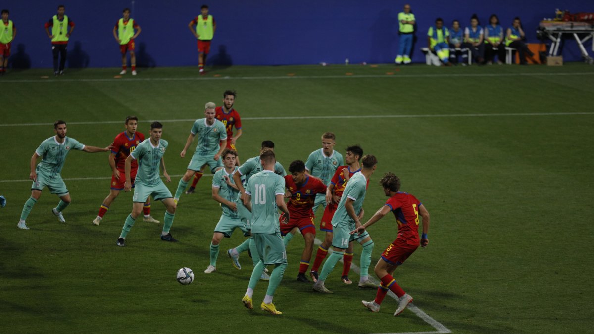 Duel anterior de la sub-21 a l’Estadi Nacional.