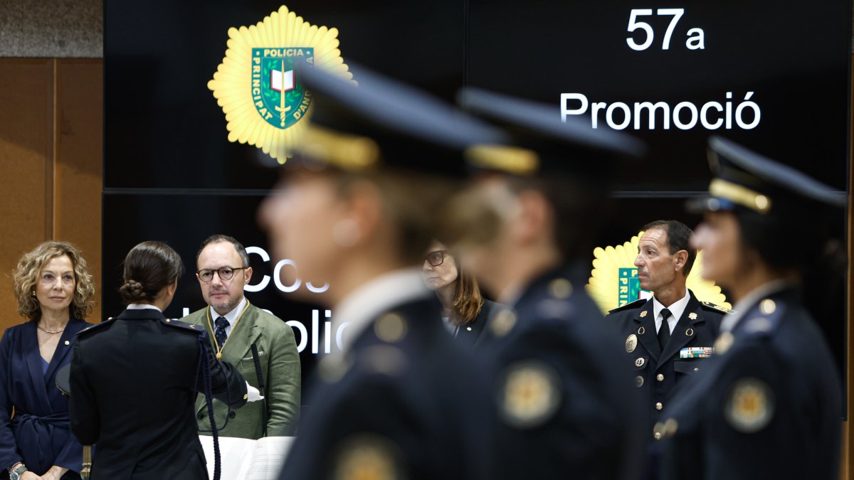 Espot i Molné durant la jura dels nous agents de la 57a promoció.