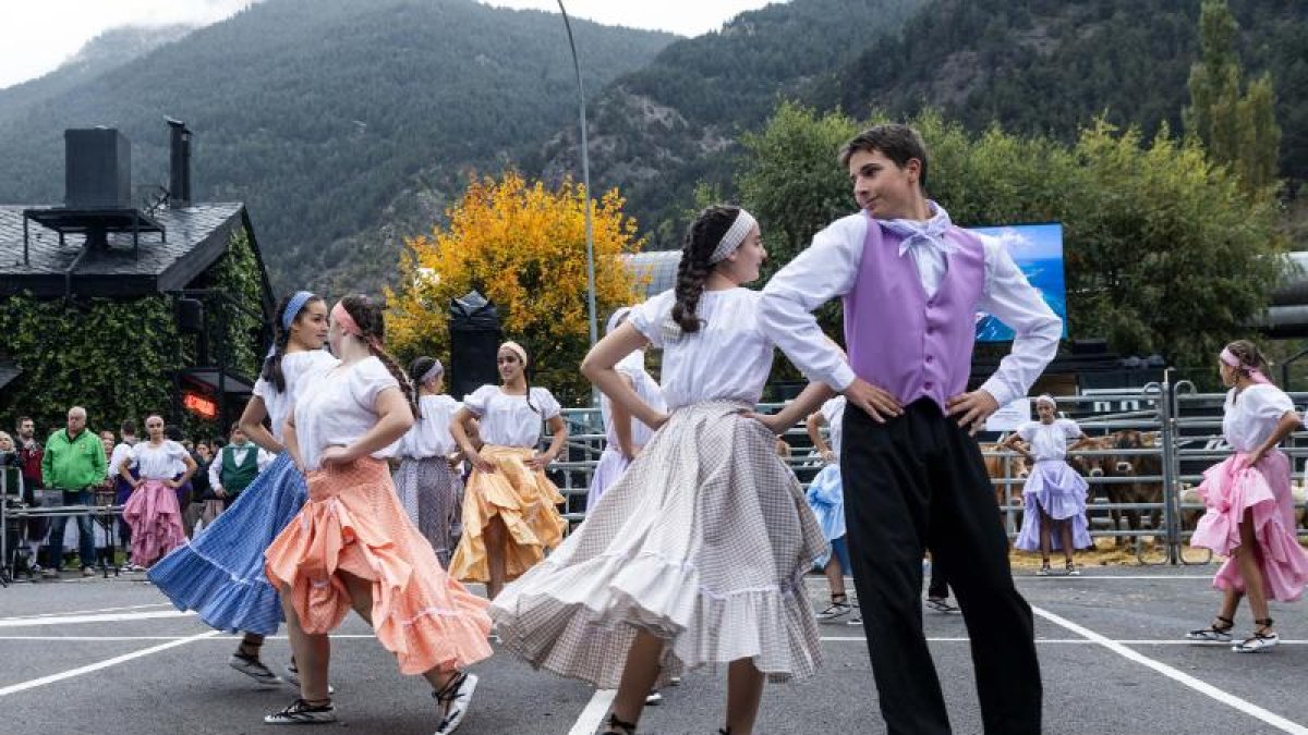 L'Esbart Valls del Nord en la inauguració de la quarta edició de la Pitavola de la Massana