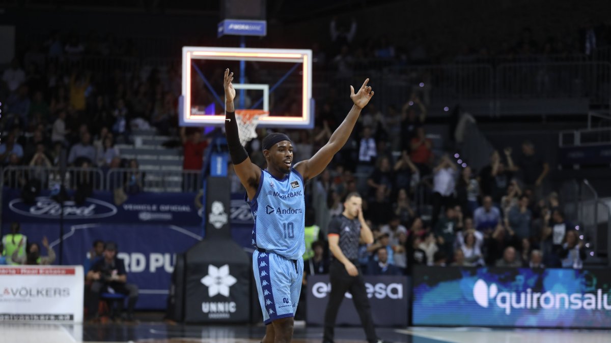 Jerrick Harding celebra una de les cistelles del MoraBanc al partit d’ahir.