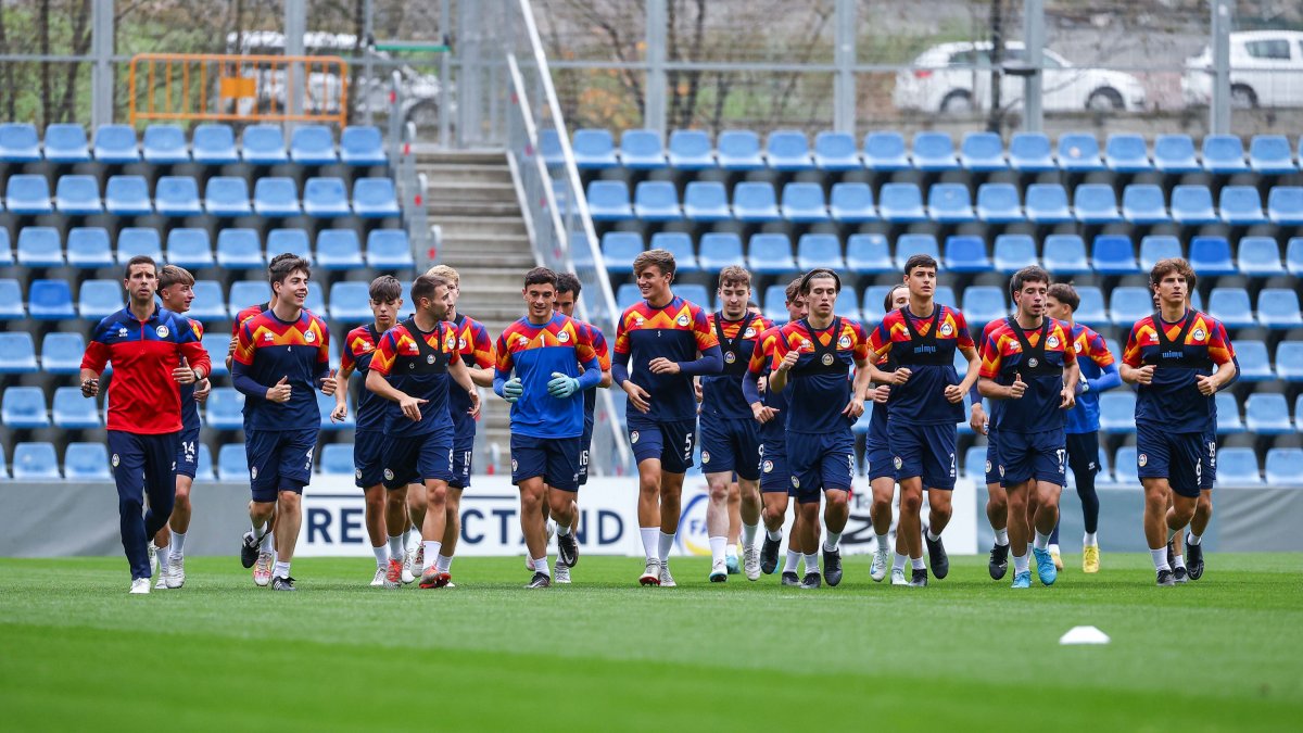 La sub 21 va entrenar-se ahir a l’Estadi Nacional.