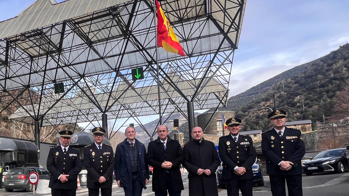 L'acte de commemoració dels 200 anys de la Policia Nacional, a la frontera