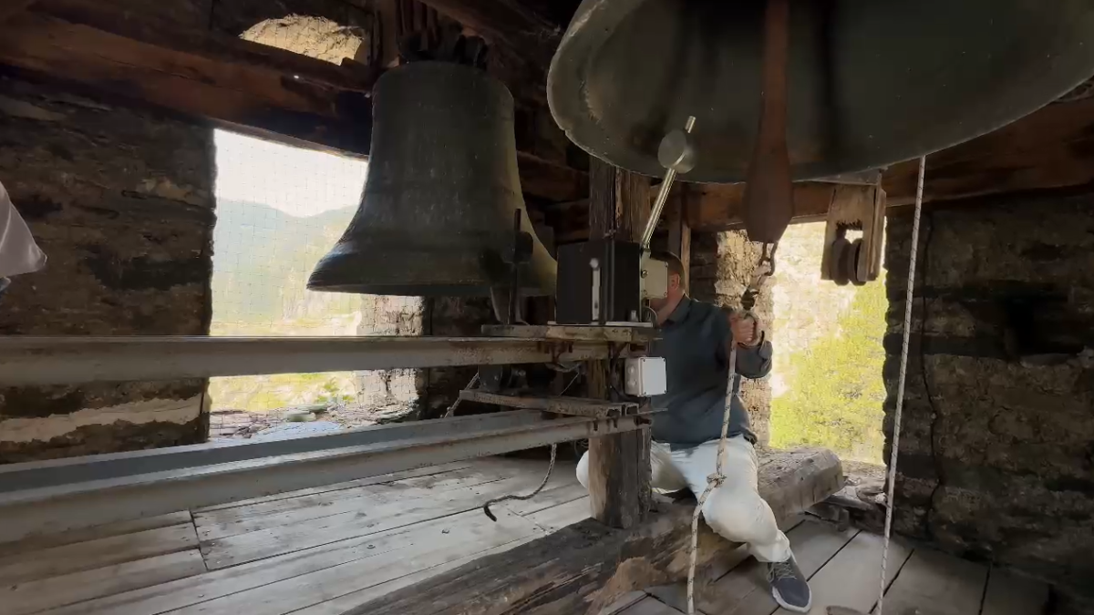 Repic de campanes a Sant Serni de Canillo