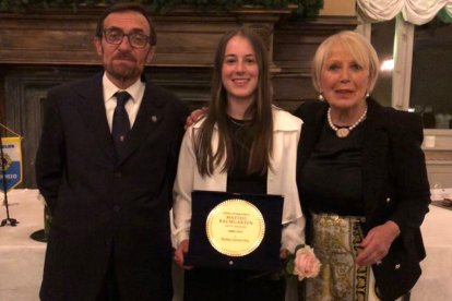Medina acceptant el guardó