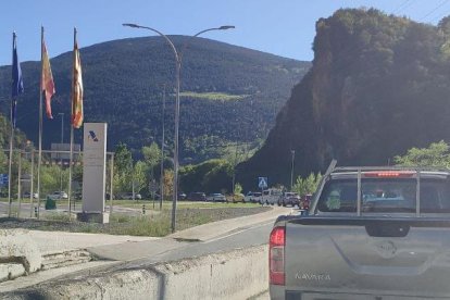 Cua de vehicles a l'N-145