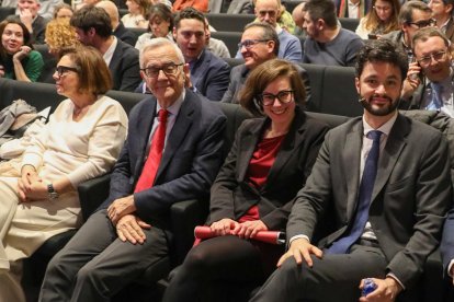 Segués i Escalé al costat de l’assessor econòmic del partit.