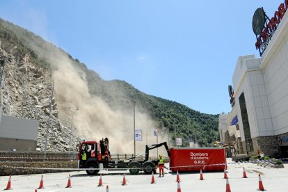 Esllavissada davant del Punt de Trobada