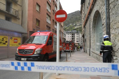 Els bombers en la intervenció a Escaldes