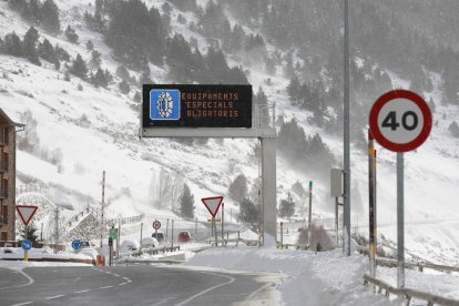 La neu ha obligat a portar equipaments a molts punts de la xarxa viària