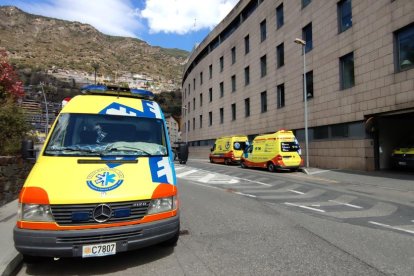 Ambulàncies davant de l' hospital