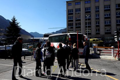 Les famílies d'acollida reben el comboi de refugiats ucraïnesos