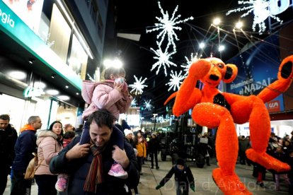 Un espectacle ha acompanyat l'encesa de llums a Andorra la Vella i Escaldes