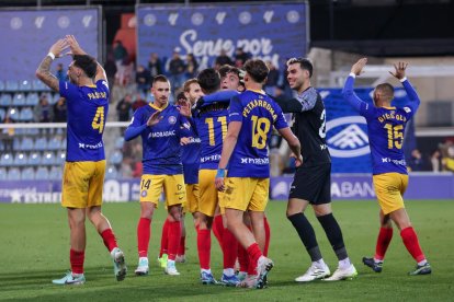 Els jugadors celebren el segon gol a l'Estadi Nacional, ahir.