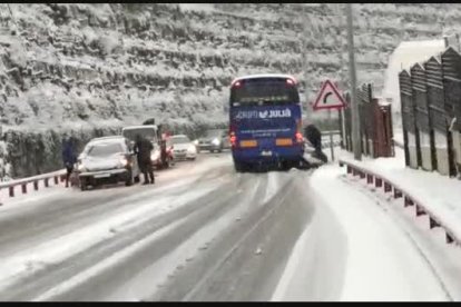 Accident d'un bus a Encamp per la neu