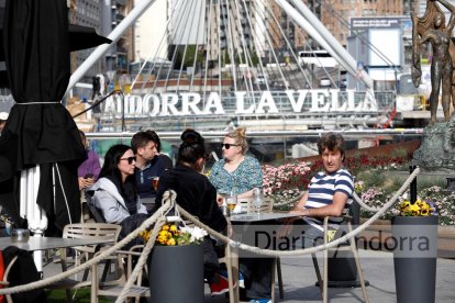 Turistes a Andorra la Vella per Setmana Santa