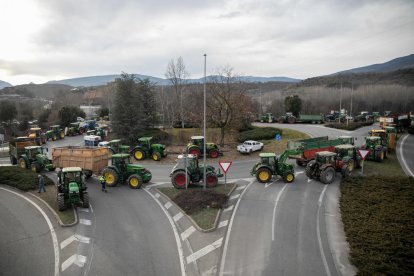 Tractors tallant la rotonda de la Seu