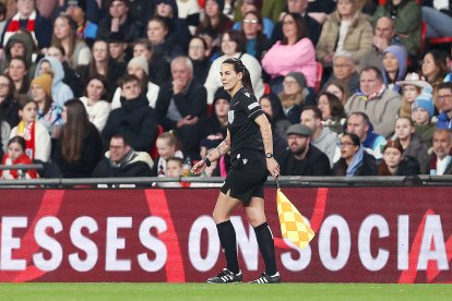 Ainhoa Fernández, Àrbitre internacional