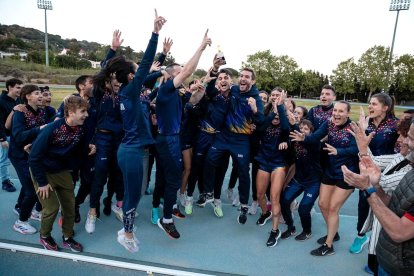 Andorra Atletisme celebrant la victòria.