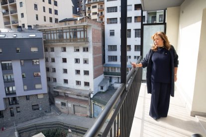 La ministra Conxita Marsol en la visita als pisos de lloguer assequible de l'antic hotel Àrtic