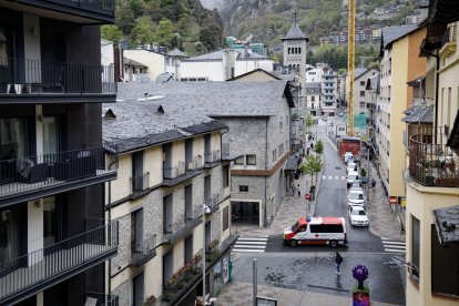 Avinguda Carlemany, tram amb circulació