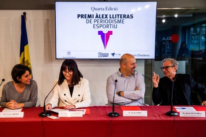 Gimenez,Bonell, Aixàs i de Planell, durant la signatura