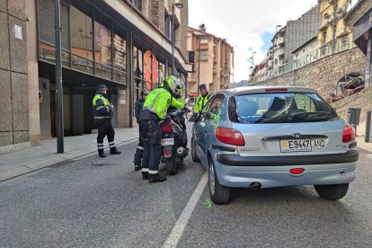 Motorista ferit a baixada del Molí