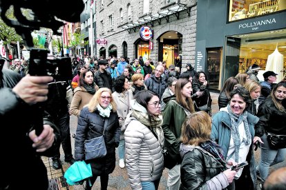 La protesta per l'1 de maig baixant l'avinguda Carlemany