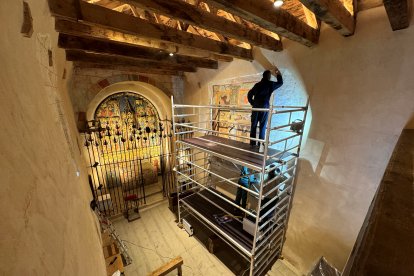 Restauració del mural de Sant Joan de Caselles.