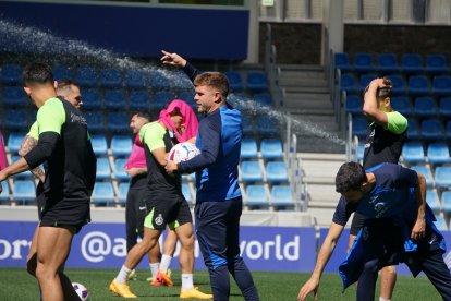 El tècnic de l’FC Andorra, Ferran Costa, durant la sessió d’ahir.