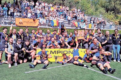 Els jugadors del VPC celebrant el títol.