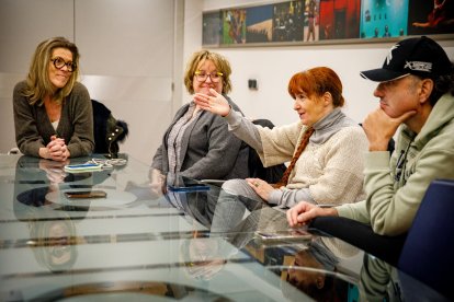 Karine Oger, Meritxell Benito, Elisabeth Erola i Felip Palomo durant la conversa amb el Diari.