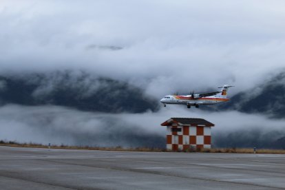 Arribada del primer vol provinent de Palma, aquest gener.