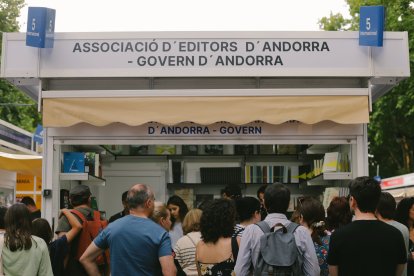 L’estand de les editorials andorranes a la Feria del Libro de Madrid 2023.