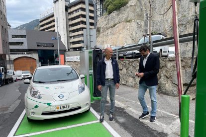 Instal·lació dels carregadors de bateria per a vehicles elèctrics