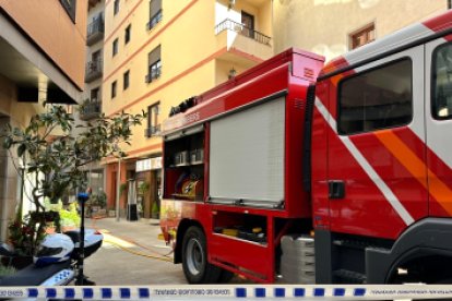 Incendi en un edifici del carrer La Llacuna