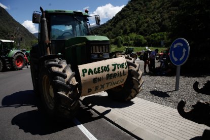 Bloqueig de l'accés a Andorra pel tancament de l'N-145 per la protesta de Revolta Pagesa