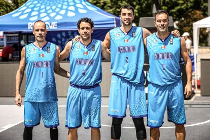 La selecció masculina, a Kosovo.