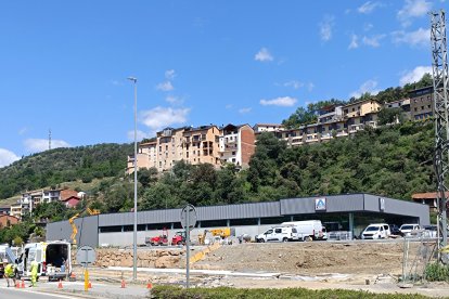 El nou supermercat és a la carretera de Puigcerdà davant de la caserna de bombers.