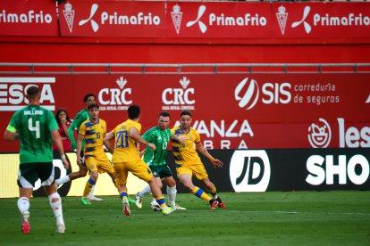 Un instant del partit celebrat ahir a Múrcia.