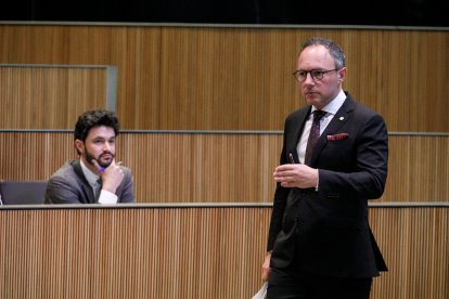 Espot i Escalé en un moment de la sessió d’ahir del debat d’orientació.