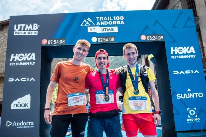 L’andorrà Samuel Ponce, a la dreta, va acabar tercer classificat a la prova dels 50km.