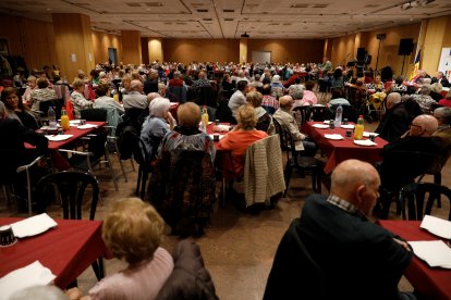 Padrins en una assemblea de la gent gran l’any passat.