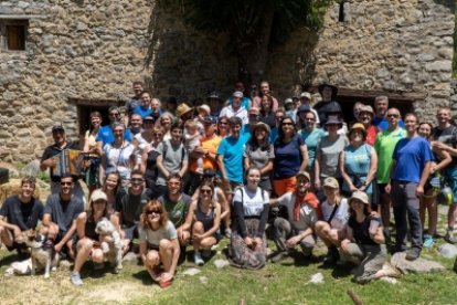 Foto de família dels participants a la segona Festa de Ràmio.