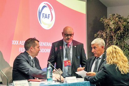 El president de la FAF, Félix Álvarez, i el secretari general, David Rodrigo, a l’assemblea.