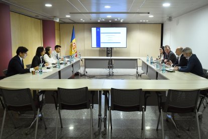 Reunió de la delegació andorrana encapçalada per Landry Riba amb els tècnics del Banc Europeu d'Inversions