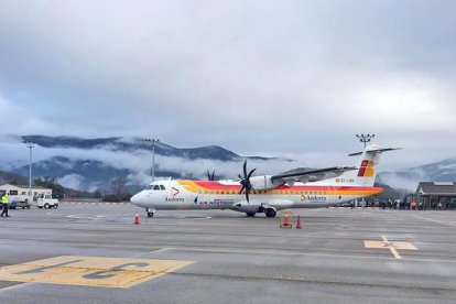 Un avió a l’aeroport d’Andorra-la Seu.