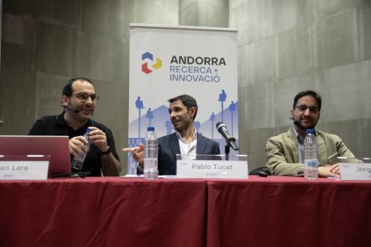 Yvan Lara, Pablo Tucat i Jorge Diaz a la presentació de l'estudi a la ciutadania